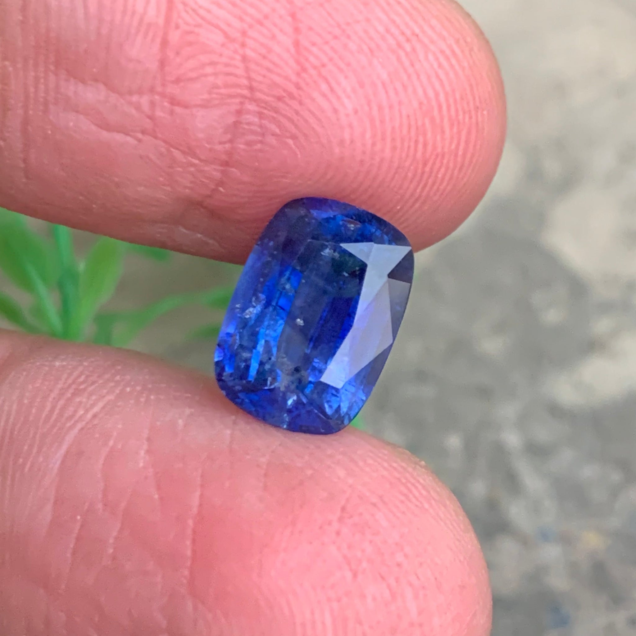 4.60 Carats Blue Sapphire Gemstone from Sri Lanka, Cushion Shape with Certificate