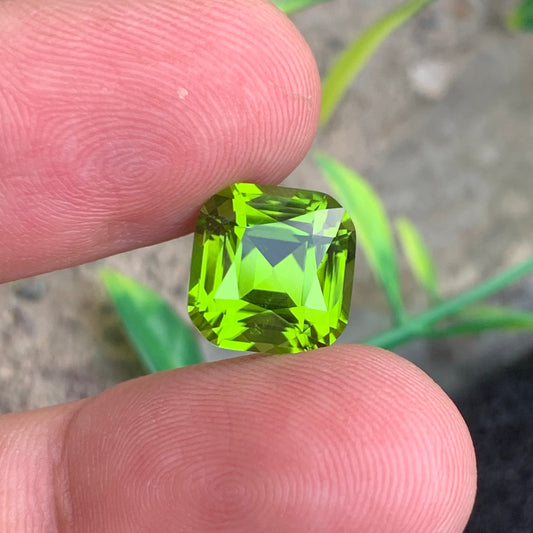 Green Peridot gemstone
 Green Peridot jewelry