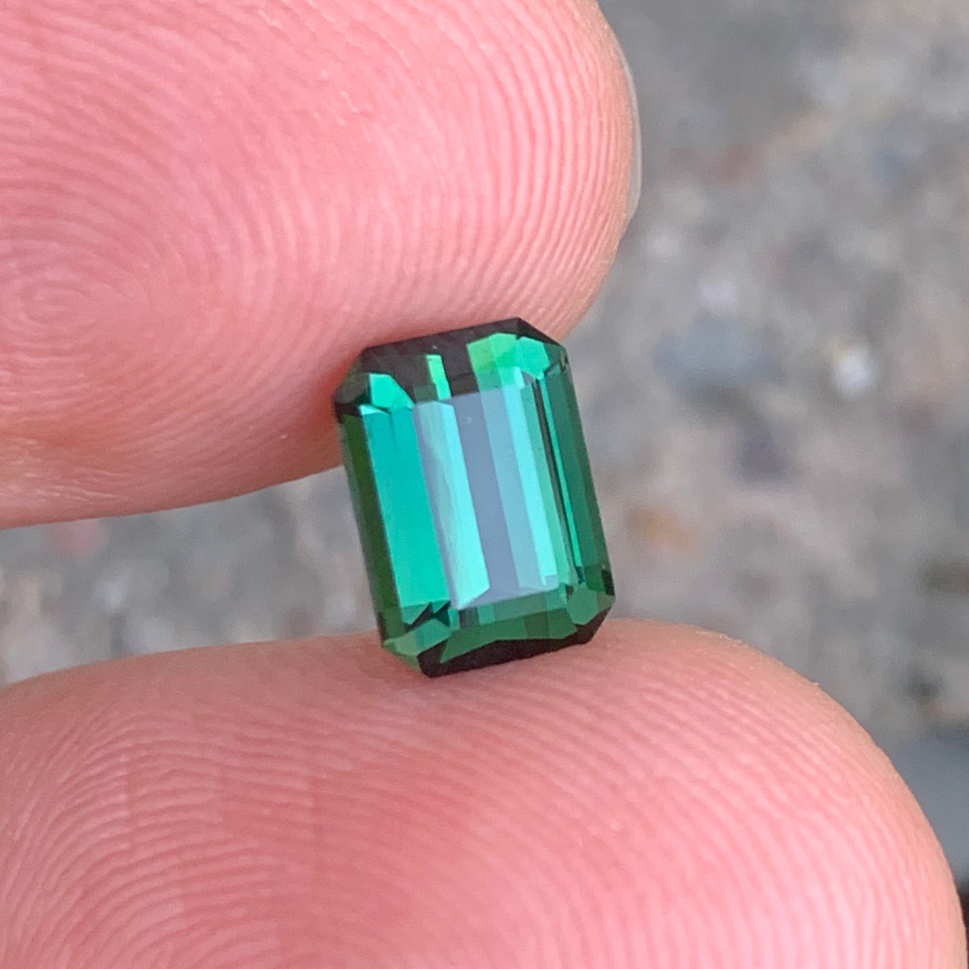 Vivid Green Tourmaline gemstone
Vivid Green Tourmaline jewelry
