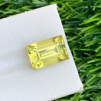 7.10 Carats Lemon Quartz from Brazil, Yellow Gemstone Baguette Shape