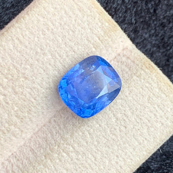 4.96 Carats Blue Sapphire Gemstone from Sri Lanka, Cushion Shape with Certificate