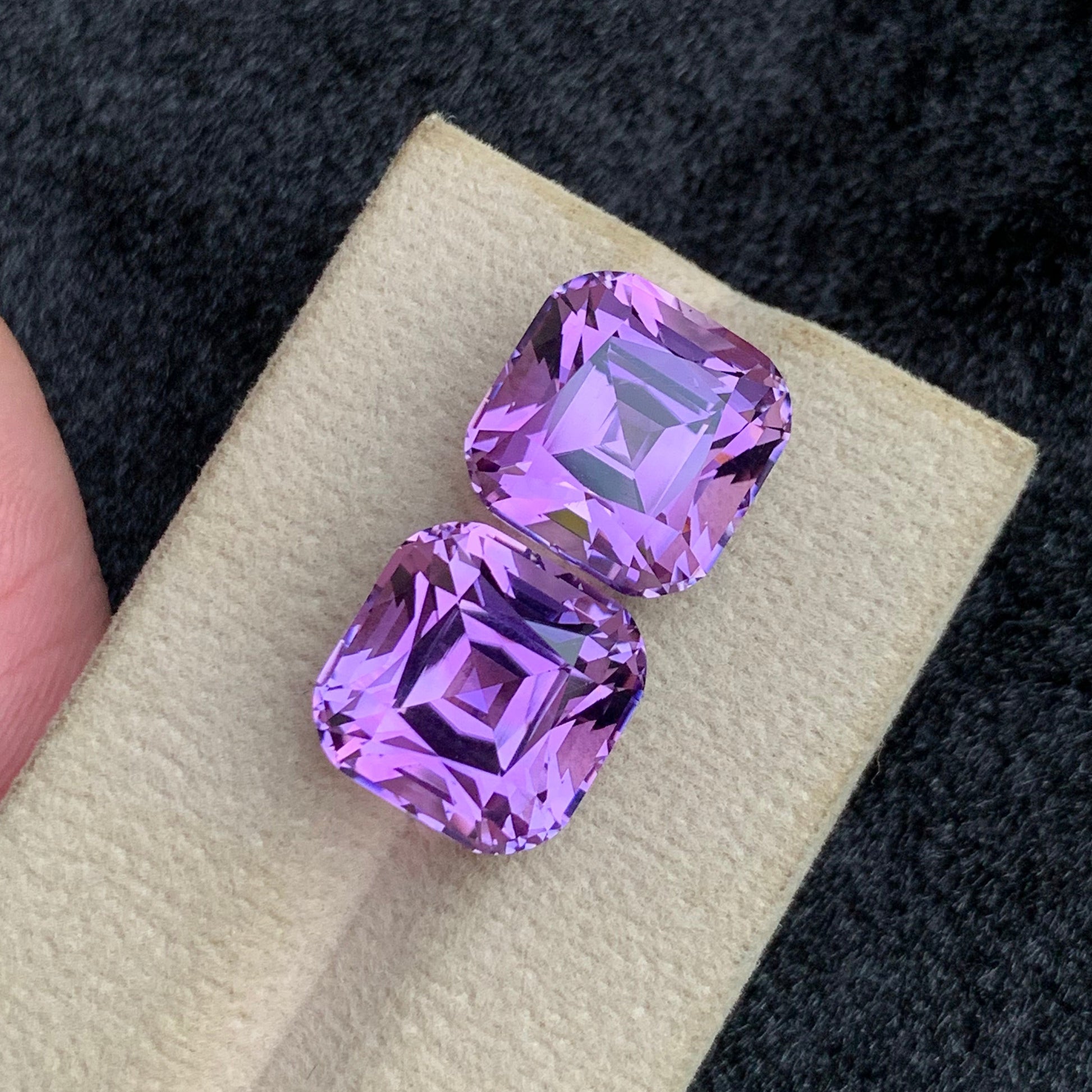 Loose amethyst pair