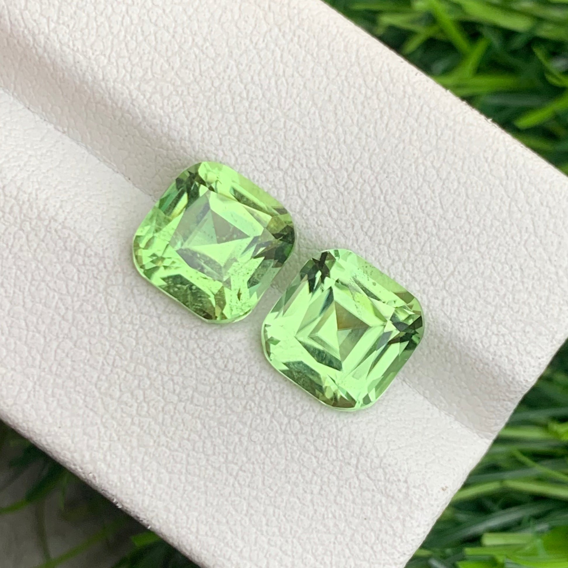 Light Green Peridot pair
Light Green Peridot  earring