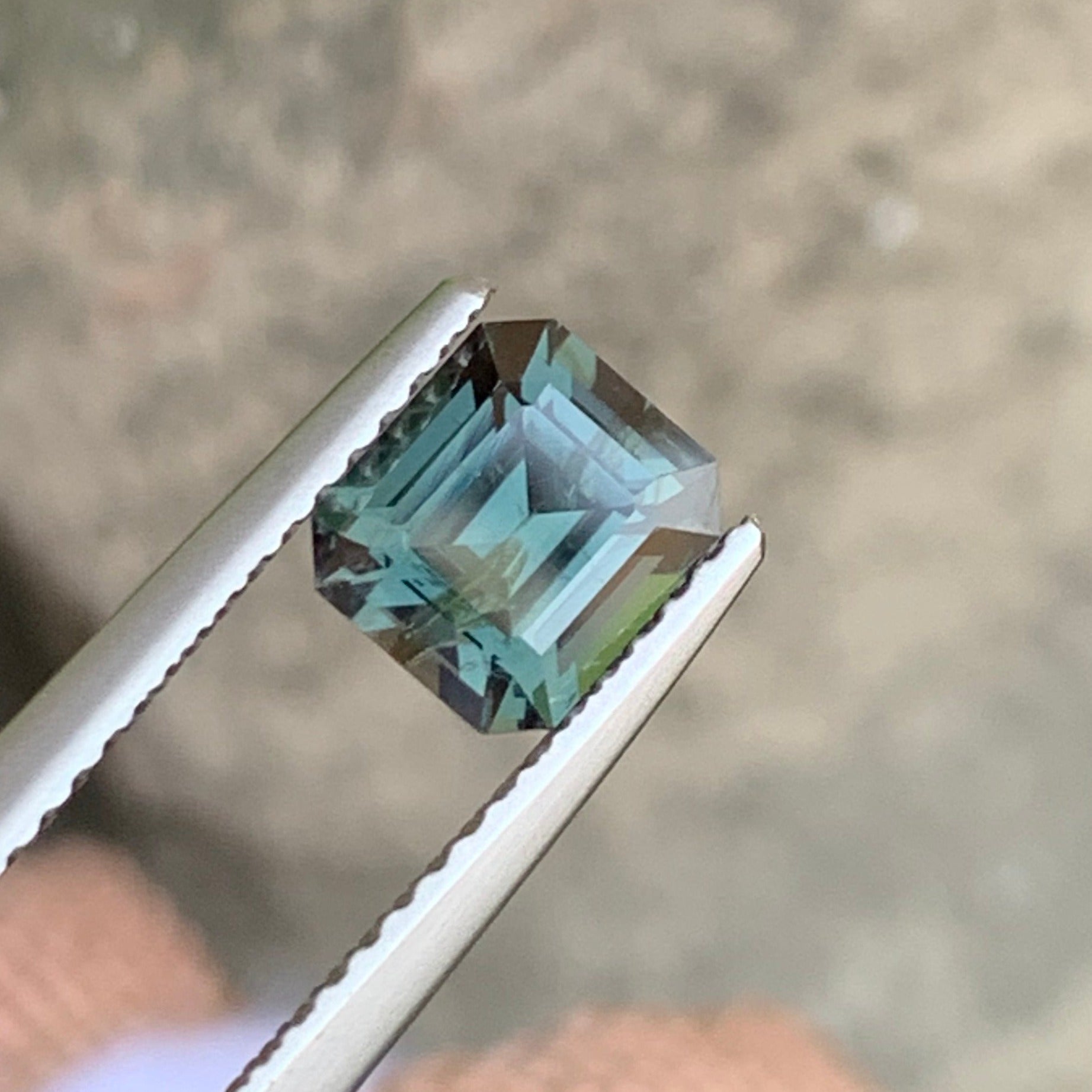 Loose gray spinel