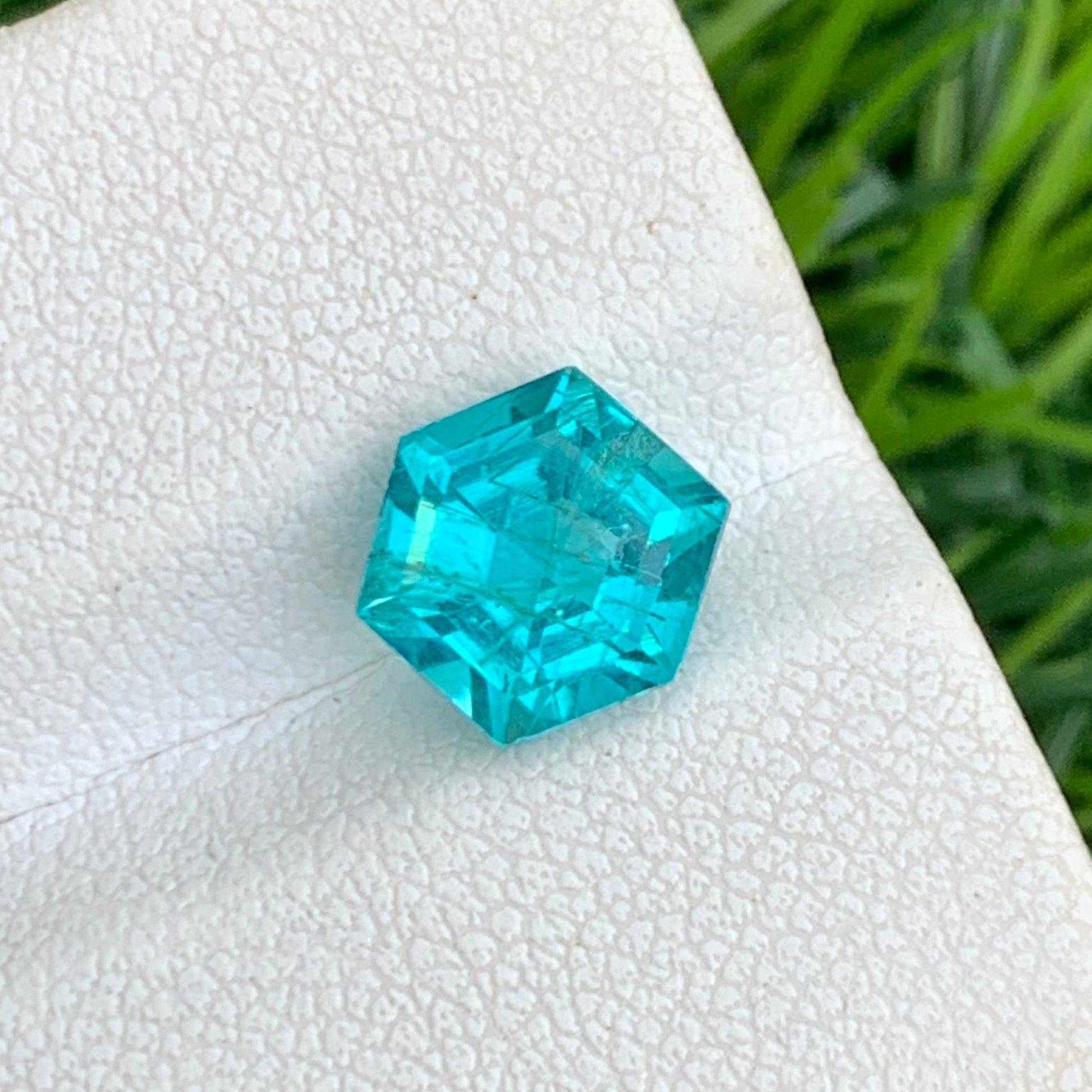 Hot blue Apatite