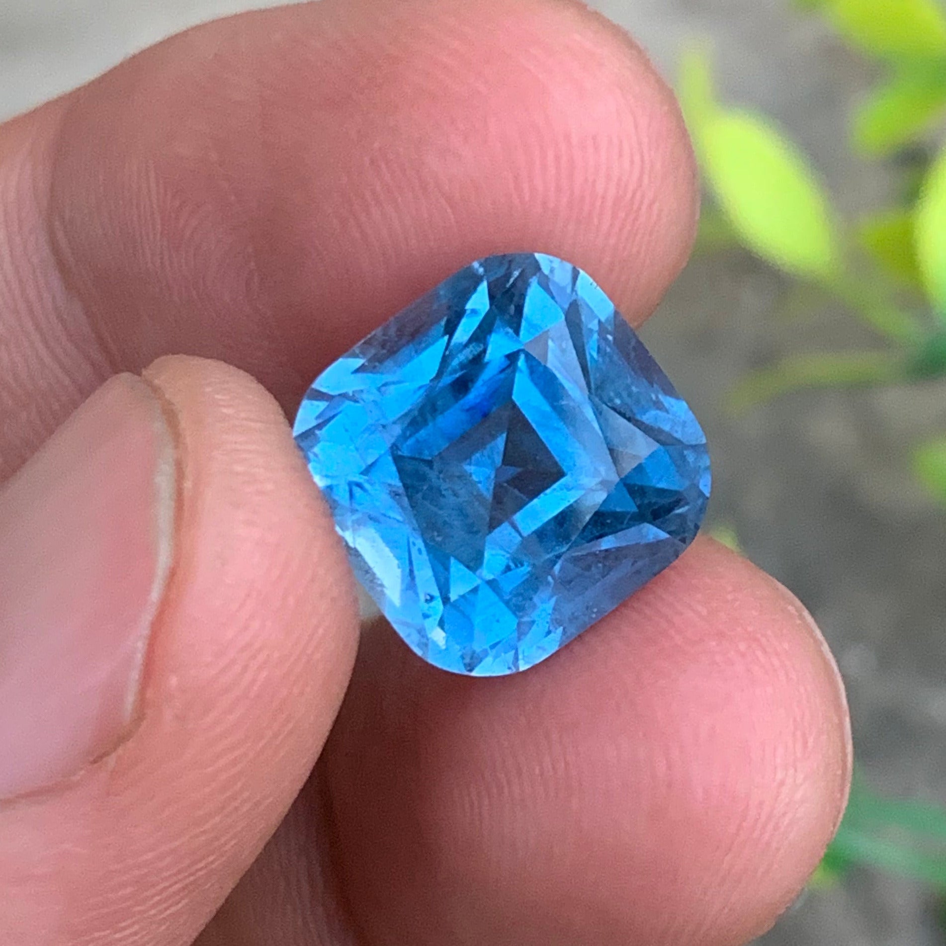  Vivid Blue Aquamarine ring
 Vivid Blue Aquamarine pendand
 Vivid Blue Aquamarine necklace
 Vivid Blue Aquamarine bracelet
