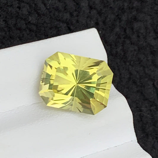 7.55 Carats Lemon Quartz from Brazil, Yellow Gemstone Emerald Shape