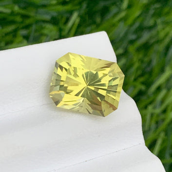 7.55 Carats Lemon Quartz from Brazil, Yellow Gemstone Emerald Shape