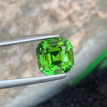 Vivid Yellowish Green Tourmaline ring
Yellowish Green Tourmaline pendant