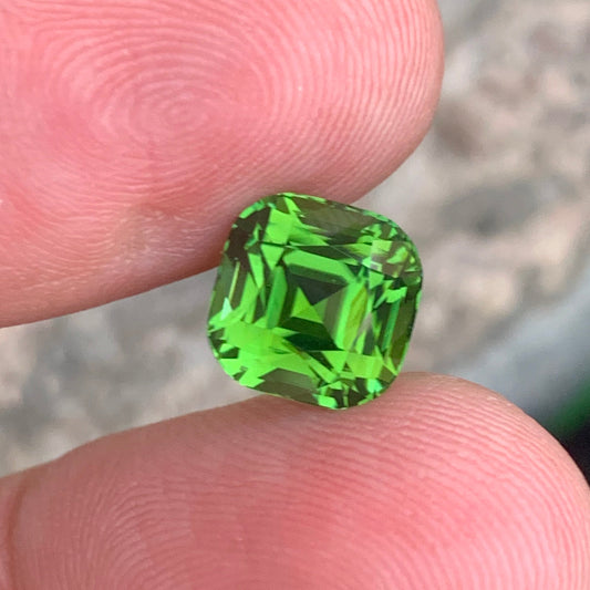 Vivid Yellowish Green Tourmaline
Yellowish Green Tourmaline jewelry