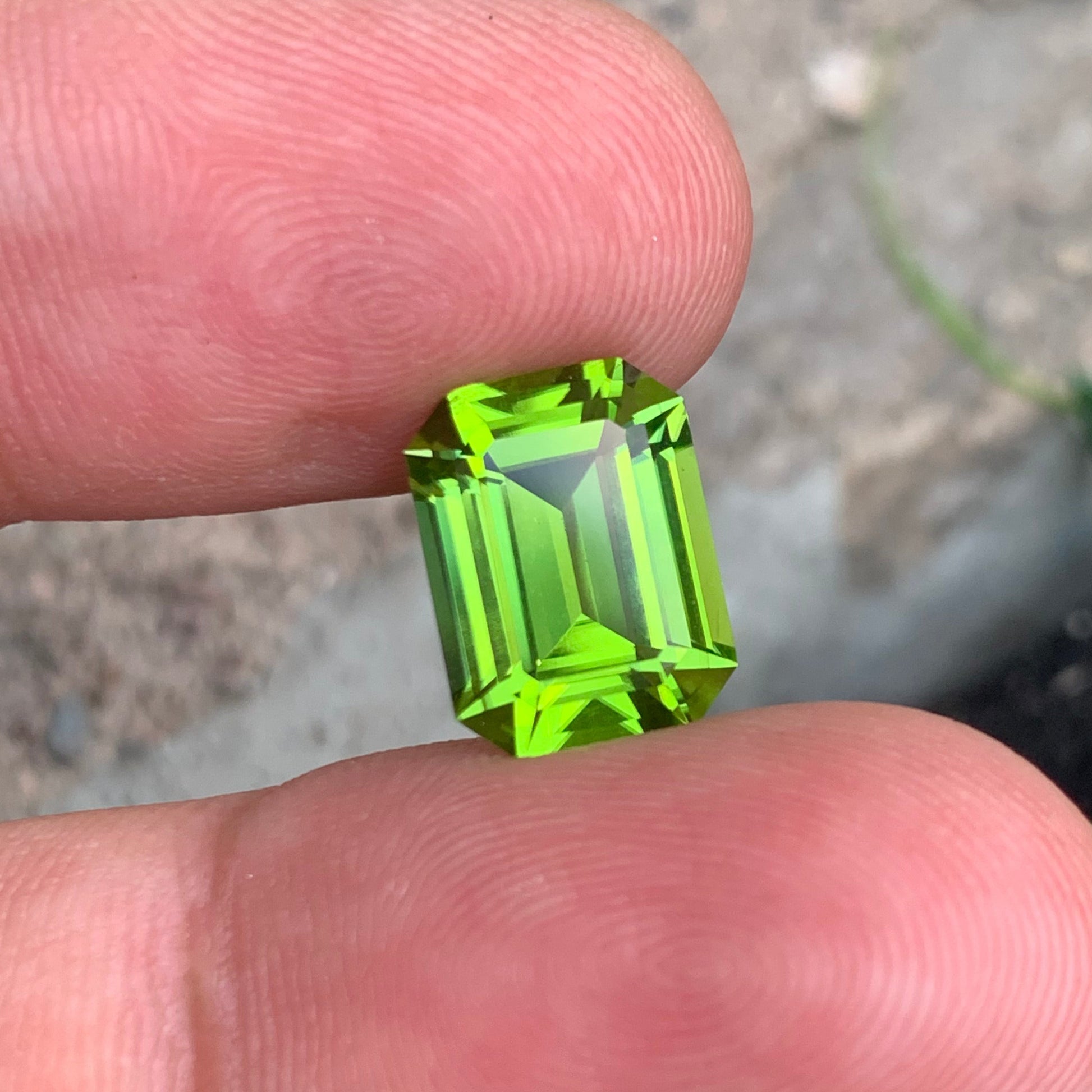  Green Peridot gemstone
 Green Peridot jewelry