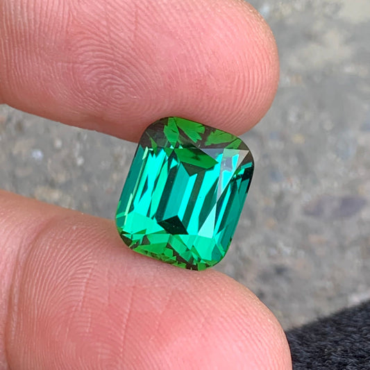 Vivid Green Tourmaline Gmstoe
Vivid Green Tourmaline  Jewelry