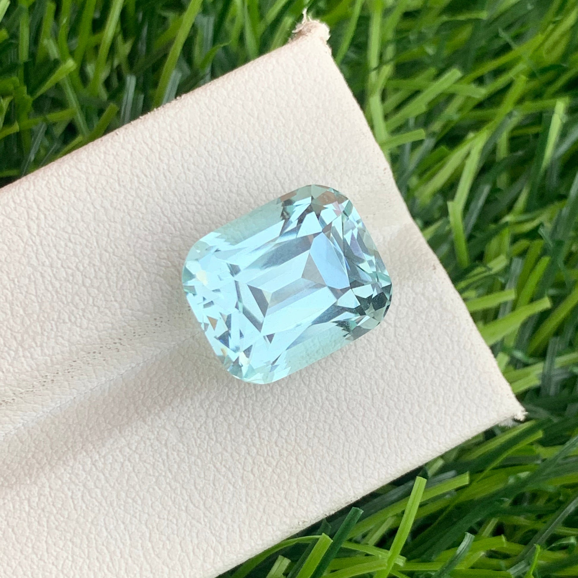  Aquamarine gemstone
 Aquamarine jewelry
