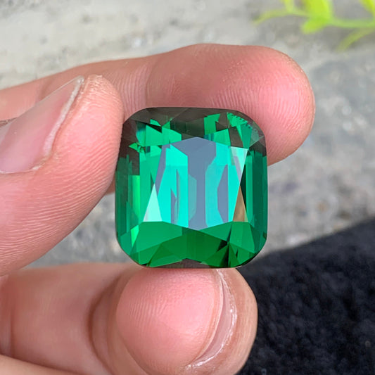 Vivid Green Tourmaline gemstone
Vivid Green Tourmaline jewelry