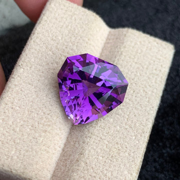 9.09 Carats Pinkish Purple Amethyst – Heart Shape | Eye-Catching Color, 14.80 x 14.60 x 9.11 MM