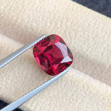 Rhodolite Garnet
Rhodolite Garnet jewelry