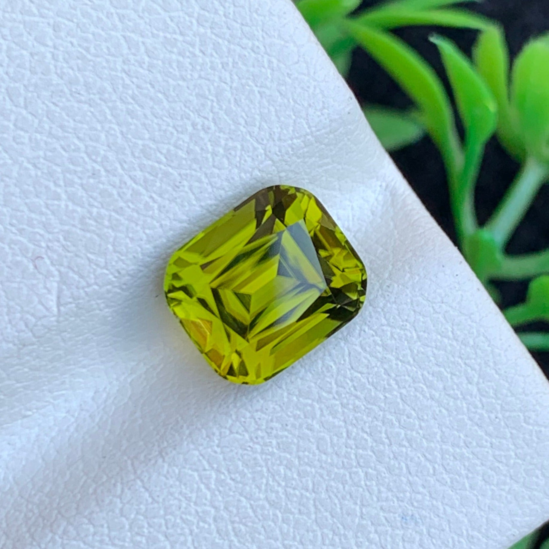 Péridot brut de 8925 carats provenant du Pakistan Péridot brut de 8925 carats provenant du Pakistan