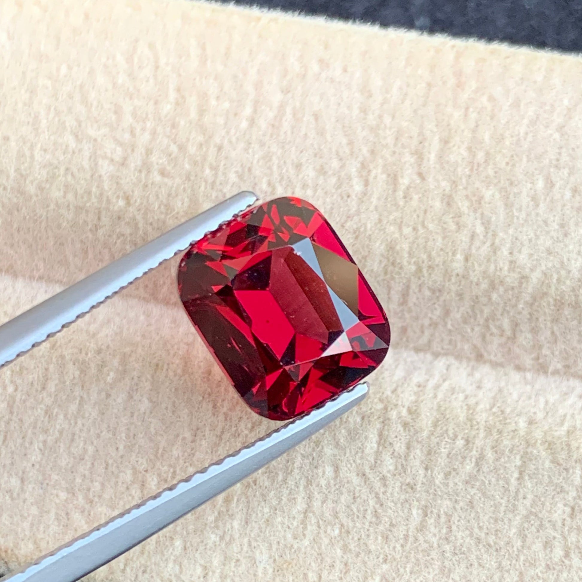 Rhodolite Garnet ring
Rhodolite Garnet gift