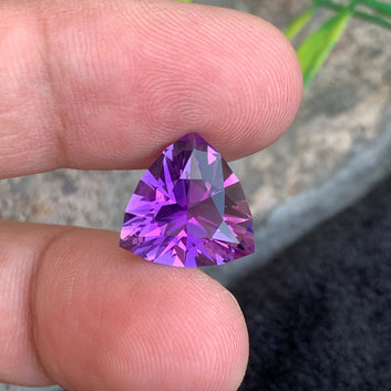 6.84 Carats Pinkish Purple Amethyst – Triangular Shape | 14.21 x 14.00 x 14.10 x 7.75 MM