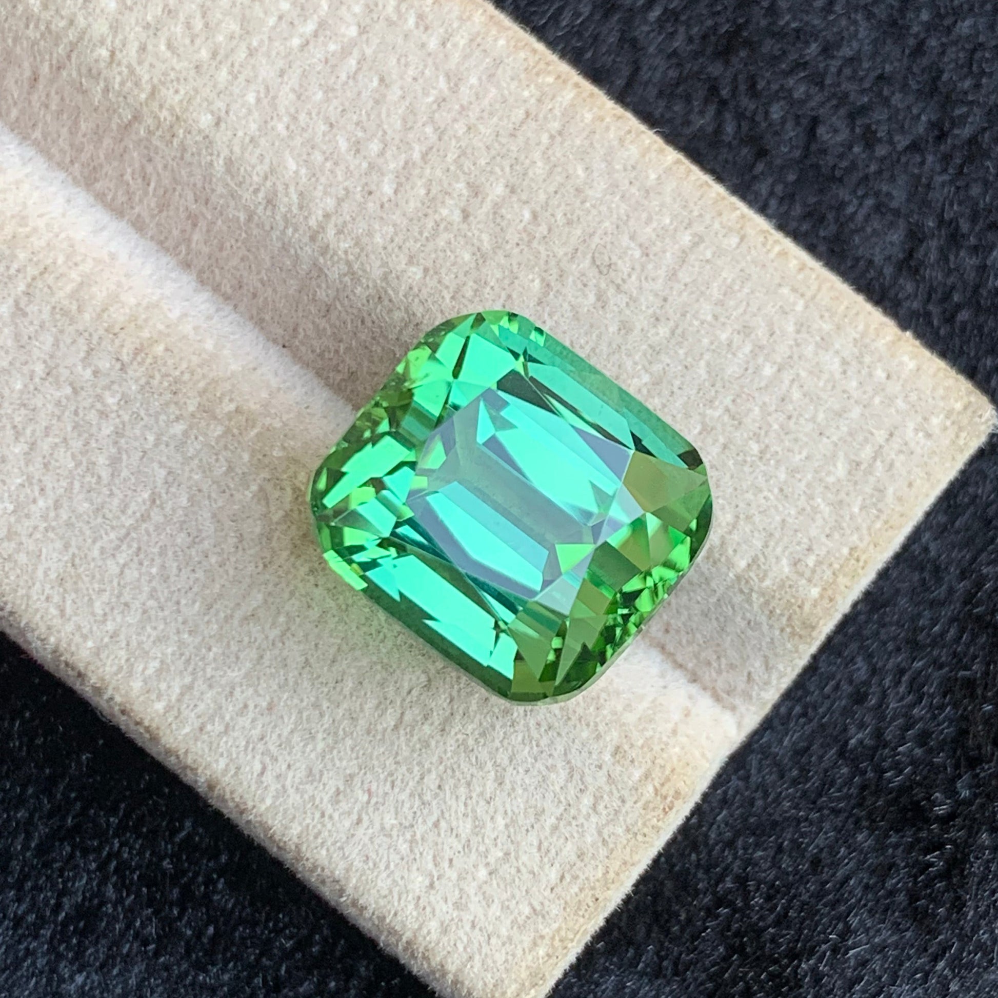 Apple Green Tourmaline
Apple Green Tourmaline jewelry
Apple Green Tourmaline gift