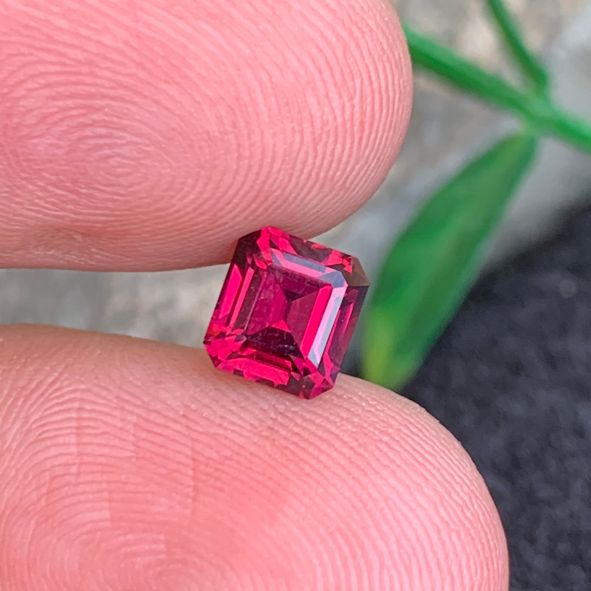 Pinkish Red Garnet Gemstone
Pinkish Red Garnet Jwelry
Pinkish Red Garnet gift