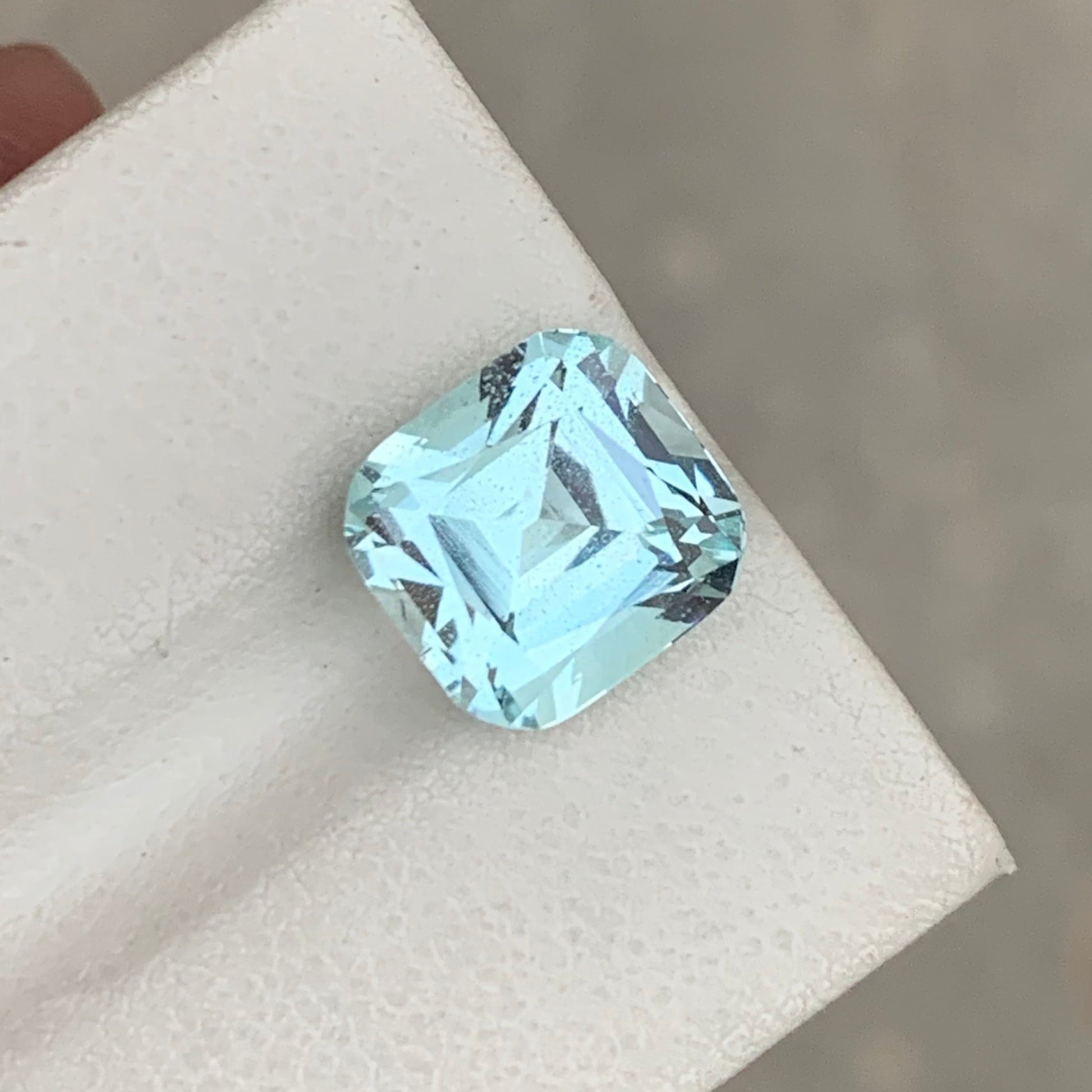 Blue Aquamarine Gemstone