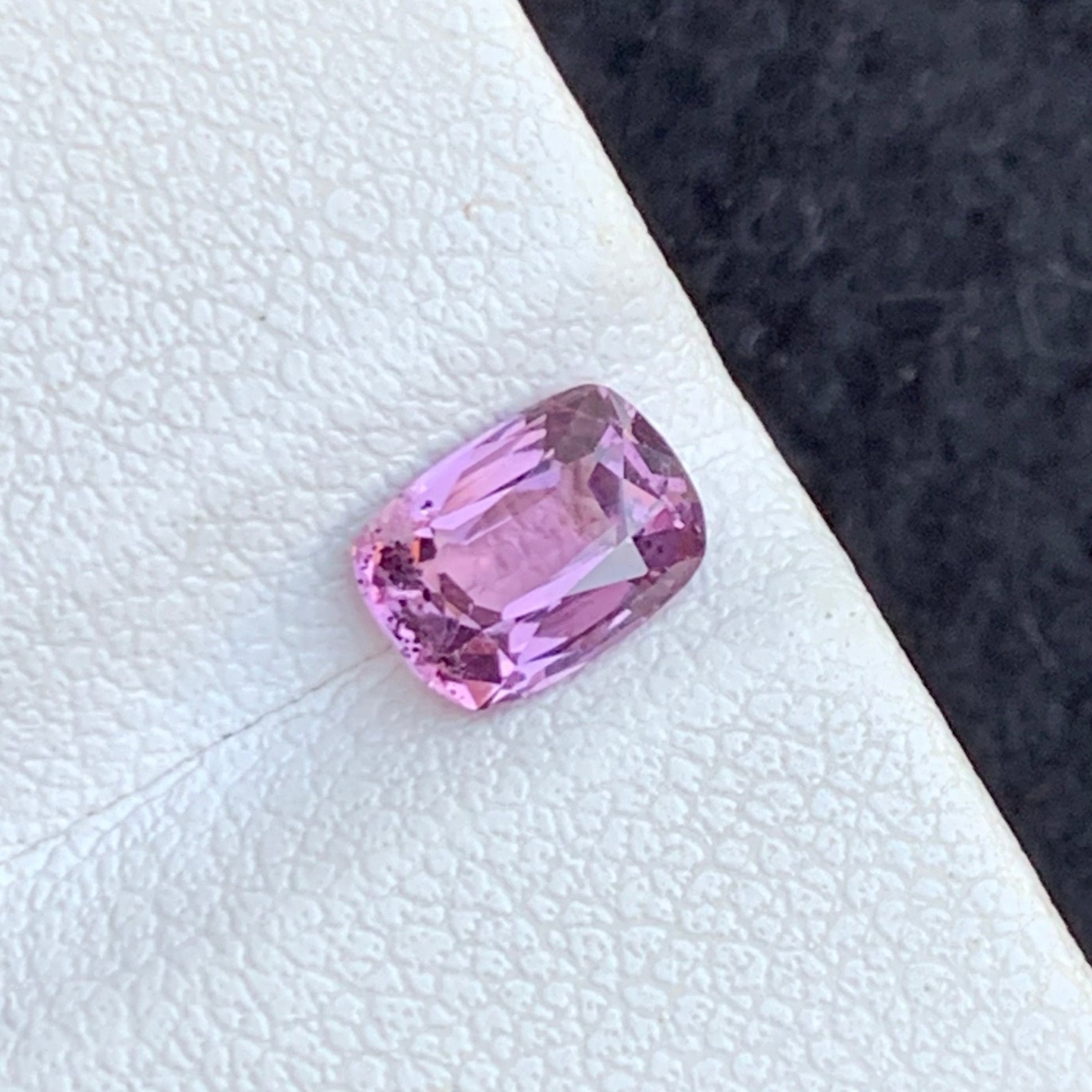 Loose spinel stone