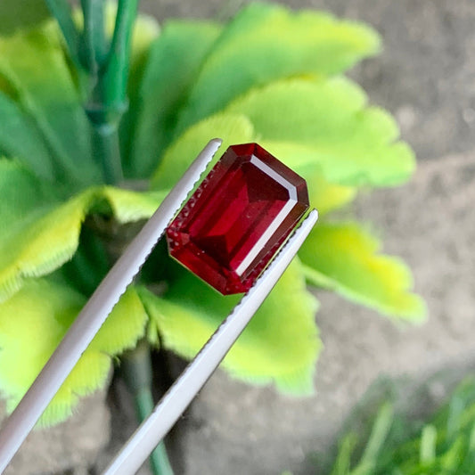 Natural Rhodolite Garnet, Emerald Cut 4.20 Cts