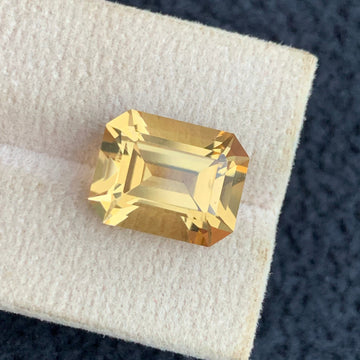 8.45 Carats Amazing Yellow Citrine with Emerald Shape, Loup Clean Clarity