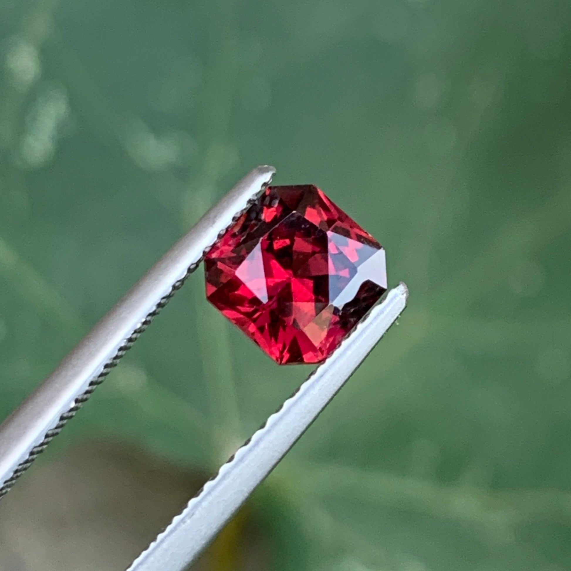 loose red garnet gems