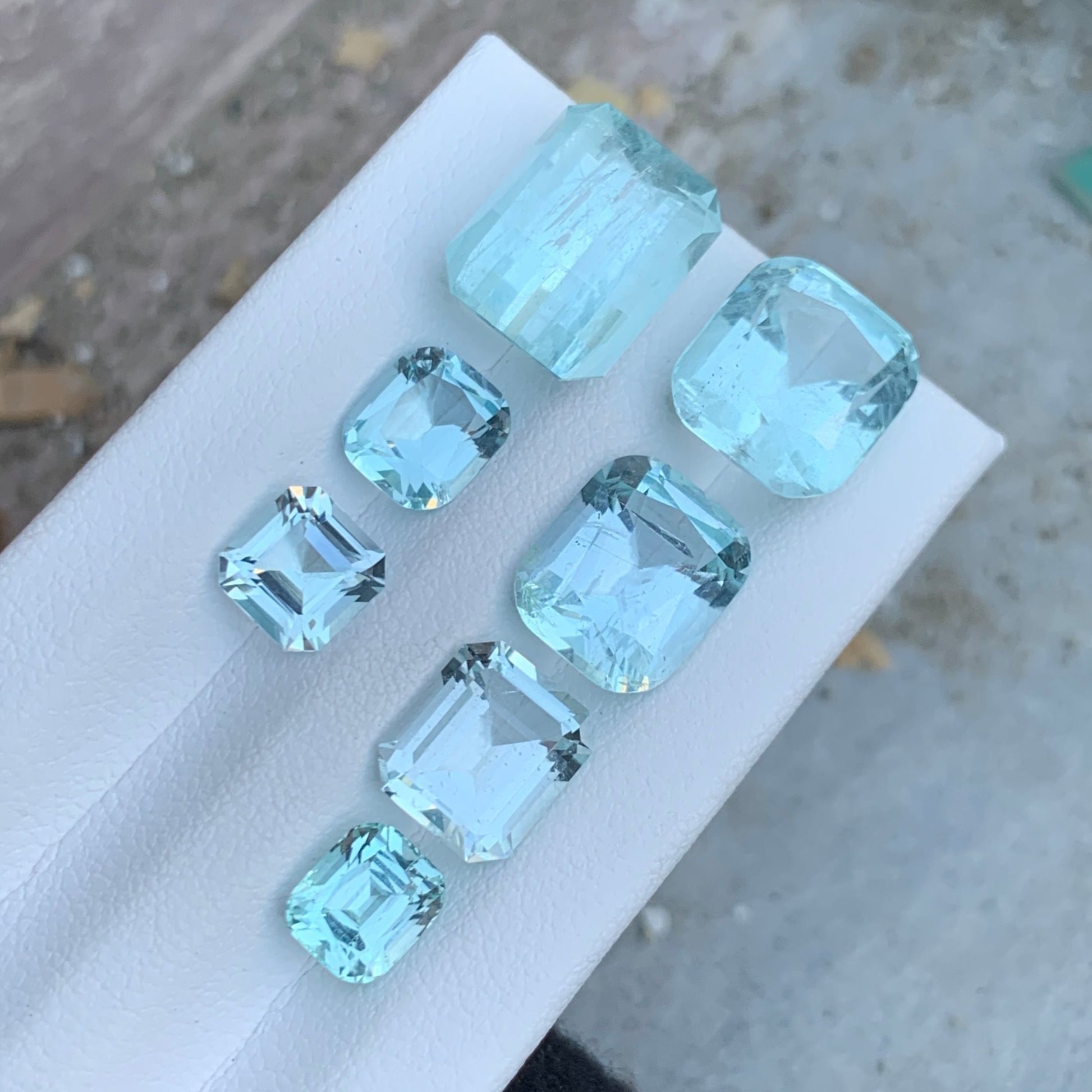 Aquamarine lot