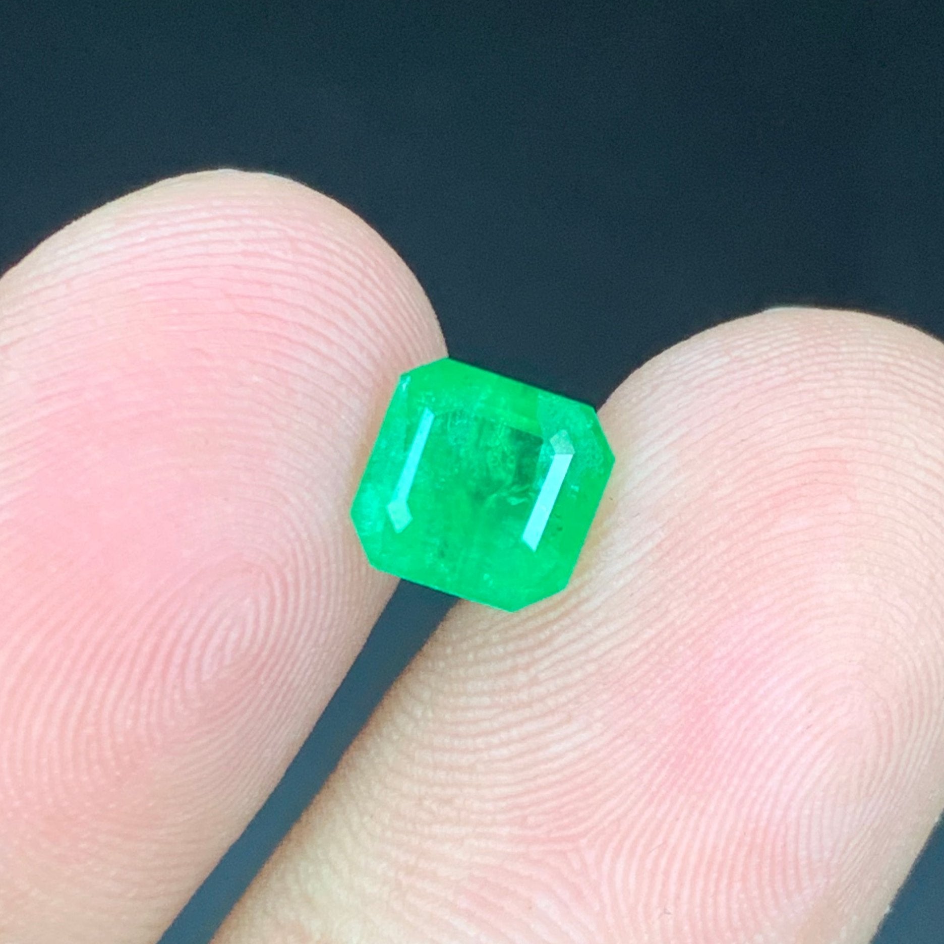 2.05 Carats Natural Swat Emerald Gemstone, Emerald Shape