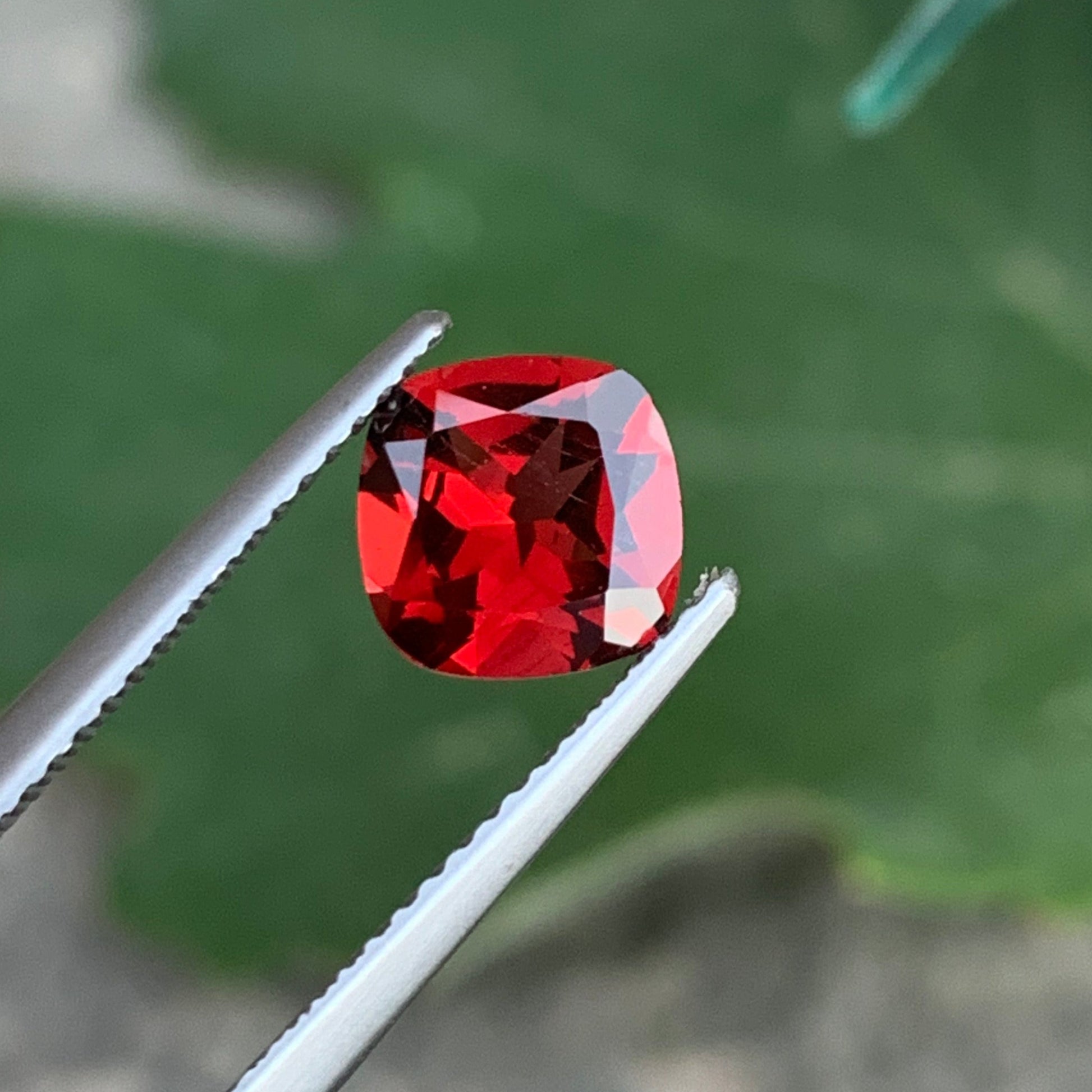 natural rhodolite garnet