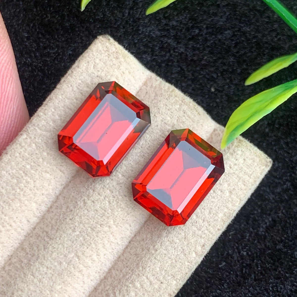 Hessonite Garnet pair
Hessonite Garnet earring
Hessonite Garnet gift