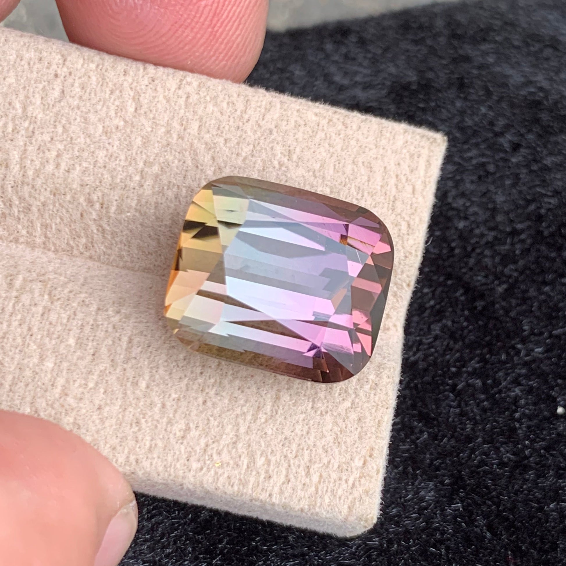 afghan bicolor tourmaline
afghan tourmaline luxury gemstone
cushion cut bicolor gemstone
rare dual color tourmaline