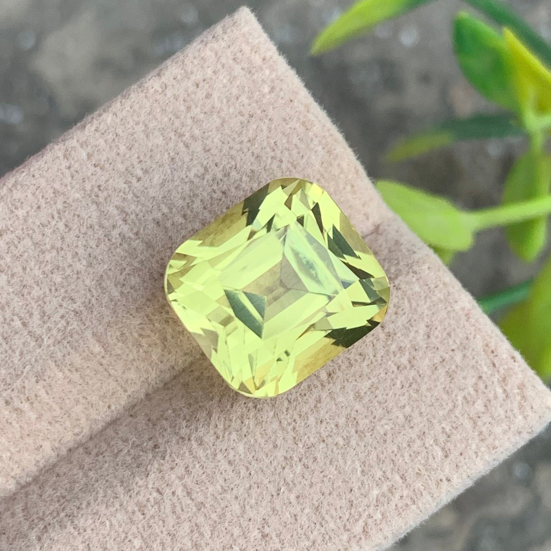 Lemon Quartz ring
Lemon Quartz pendant