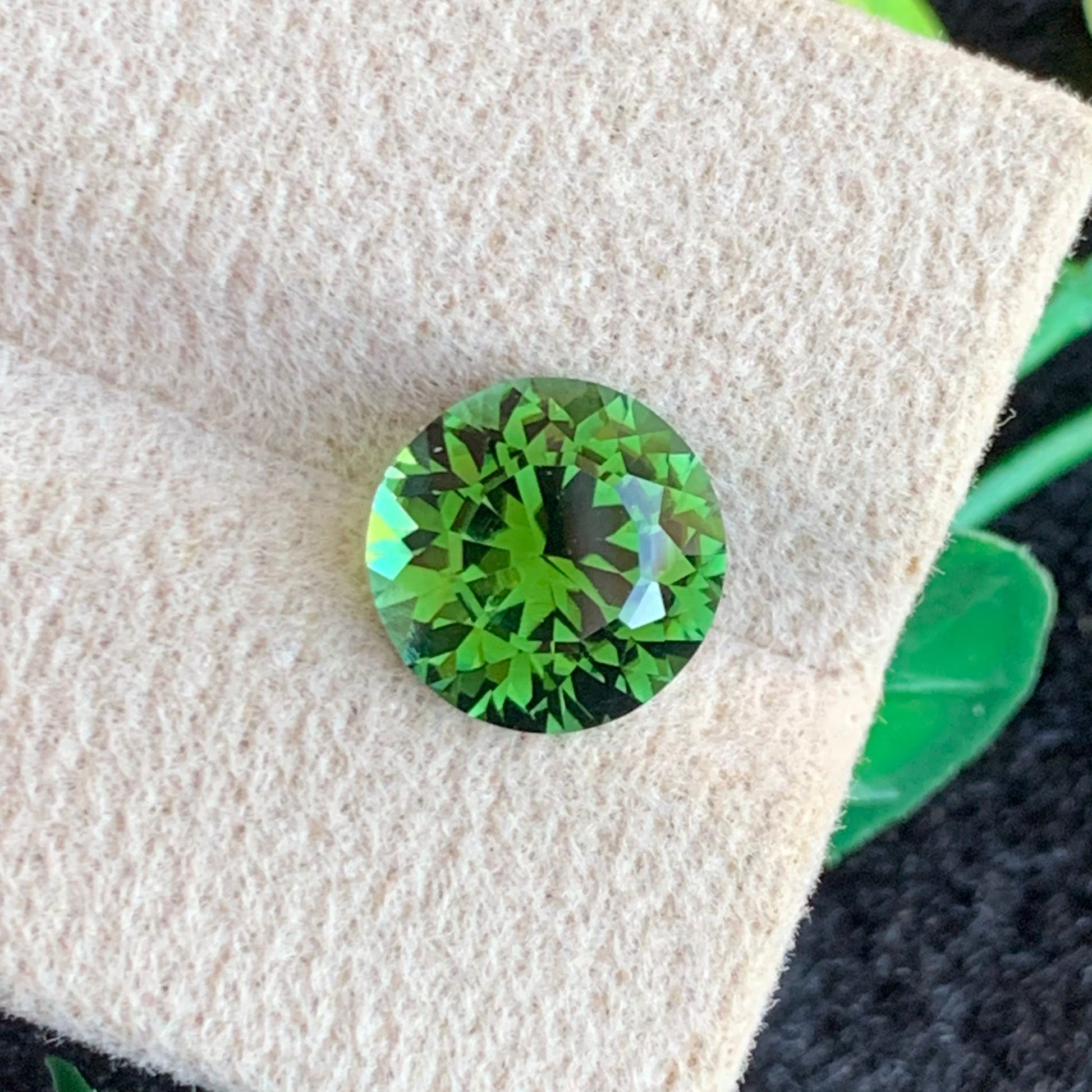 Vivid Green Tourmaline  Gemstone
Vivid Green Tourmaline  Jewelry