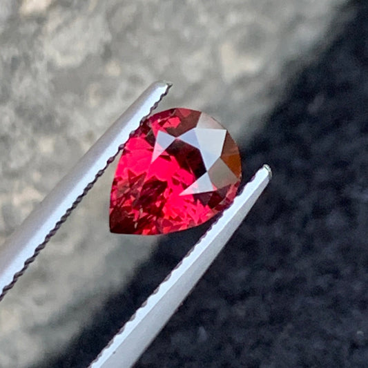 Rhodolite Garnet from Madgascar, Pear Cut 1.30 Cts