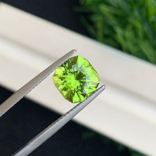 2.75 Carats Beautiful Green Peridot Gemstone, Fancy Asscher Cut