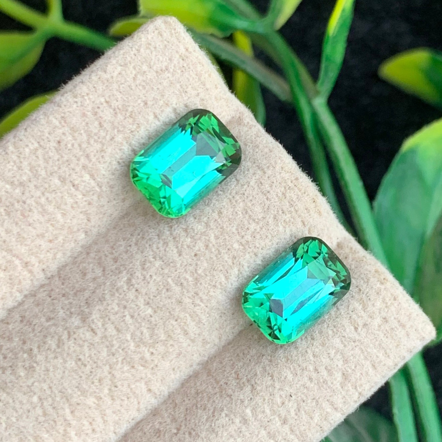 Bluish Green Tourmaline ring
Bluish Green Tourmaline pendant