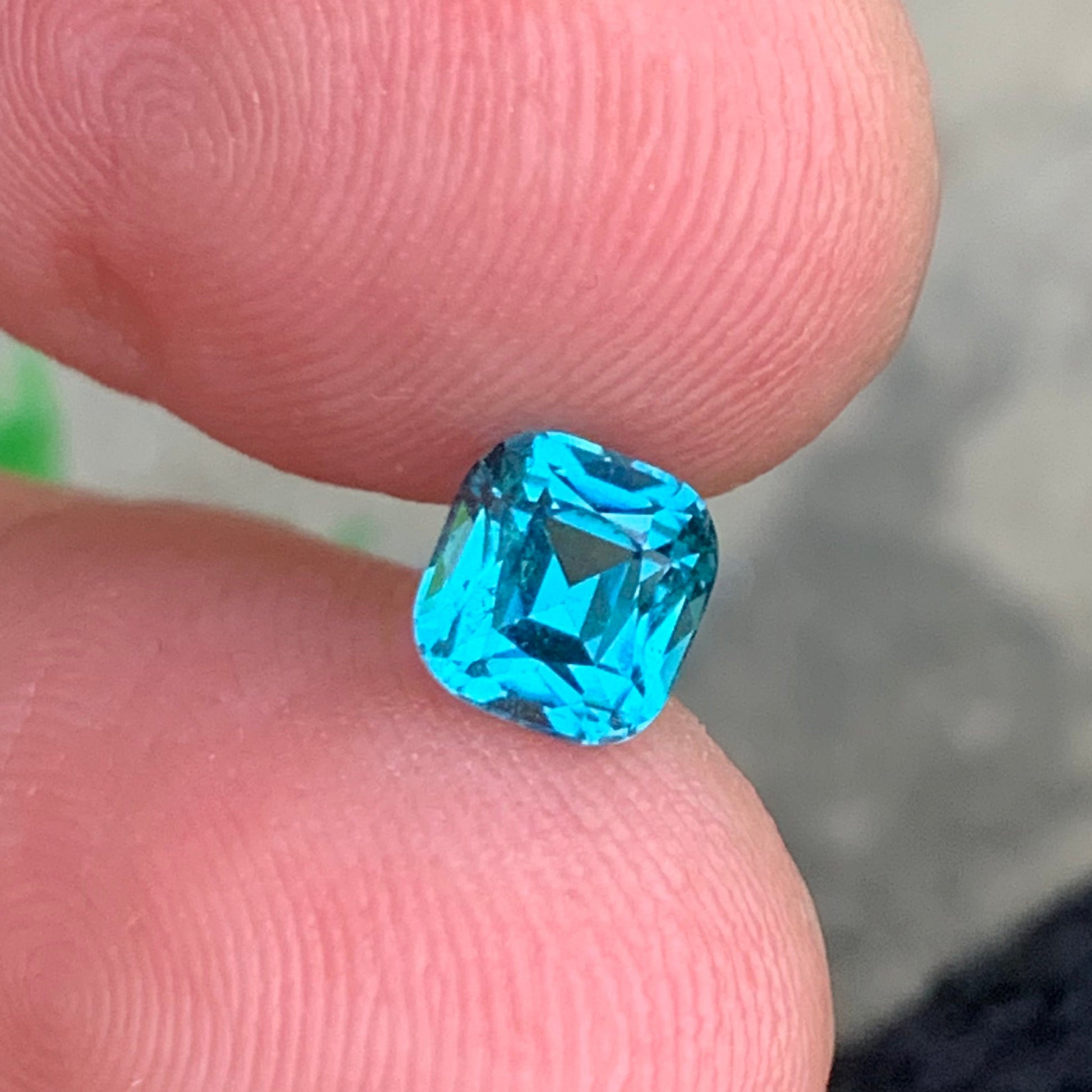 Neon Blue Tourmaline ring
Neon Blue Tourmaline pendant