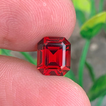 3.27 Carats Natural Rhodolite Garnet Gemstone with Fine Emerald Shape from Tanzania
