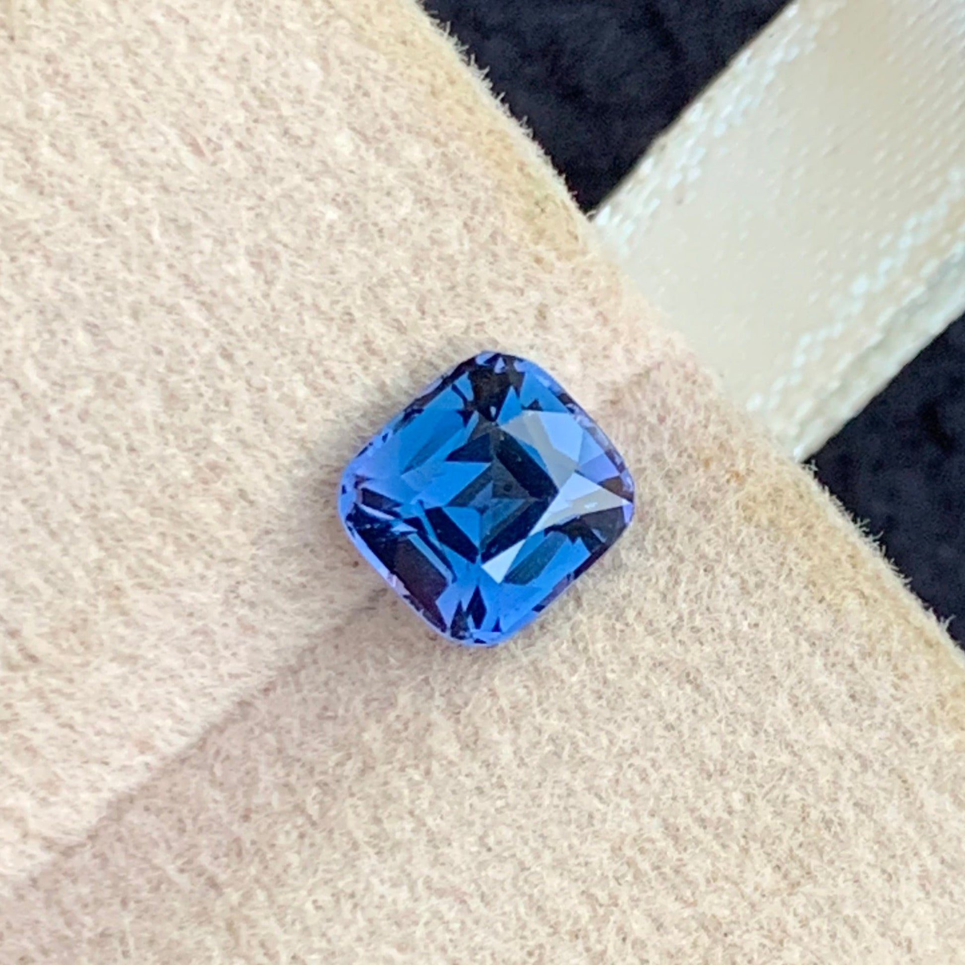 Grayish Blue Spinel
Grayish Blue Spinel jewery