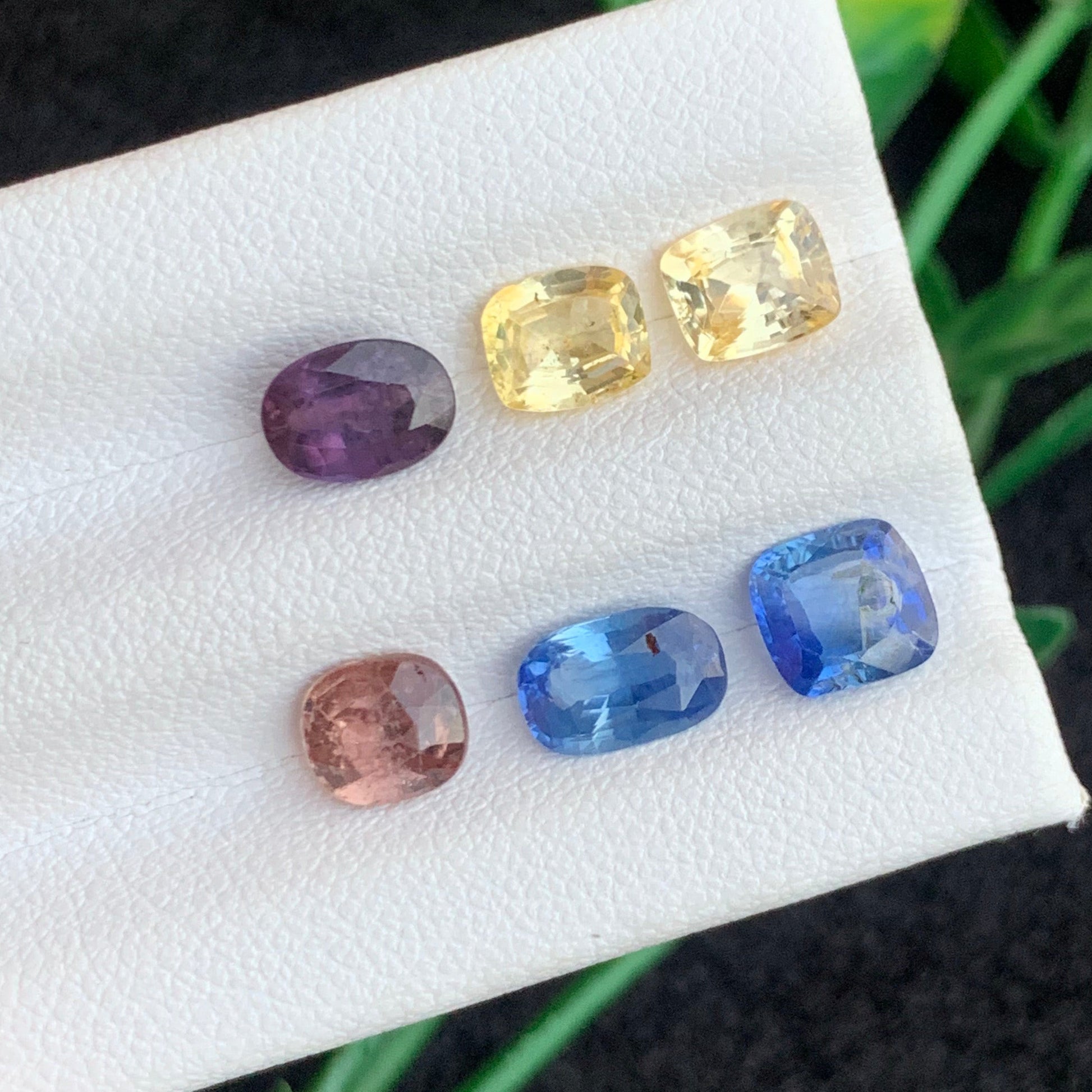 Sapphire rings
Sapphire set