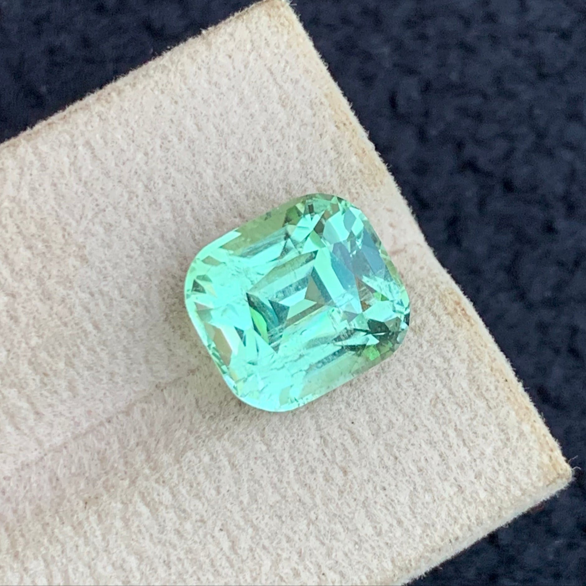 Apple Green Tourmaline ring
Apple Green Tourmaline pendant