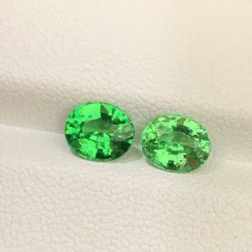 2.37 Carats Loose Tsavorite Garnet Pair with Oval Shape for Earrings from Tanzania