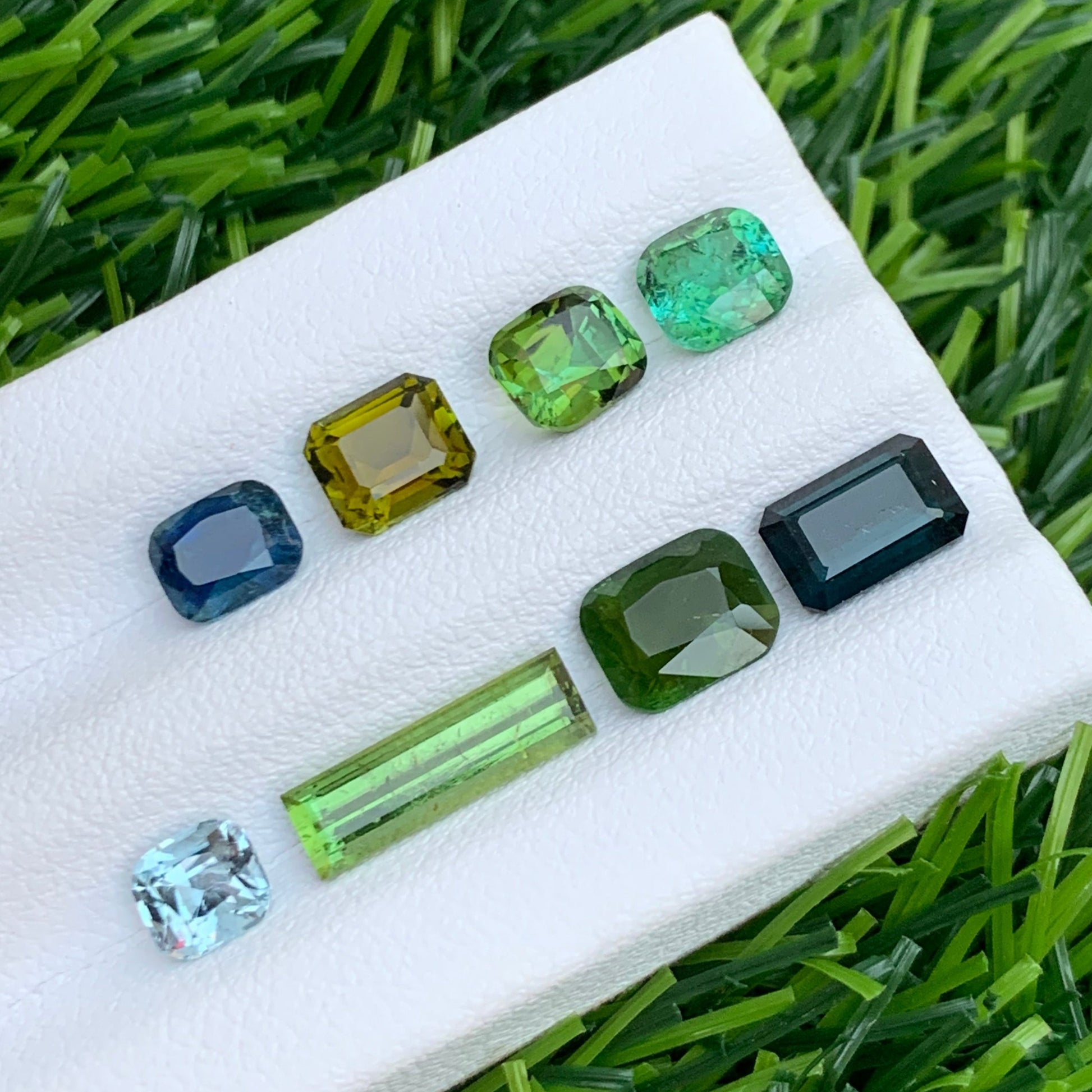 Jewelry size Tourmaline Lot
Jewelry size tourmaline gemstones mixed cut