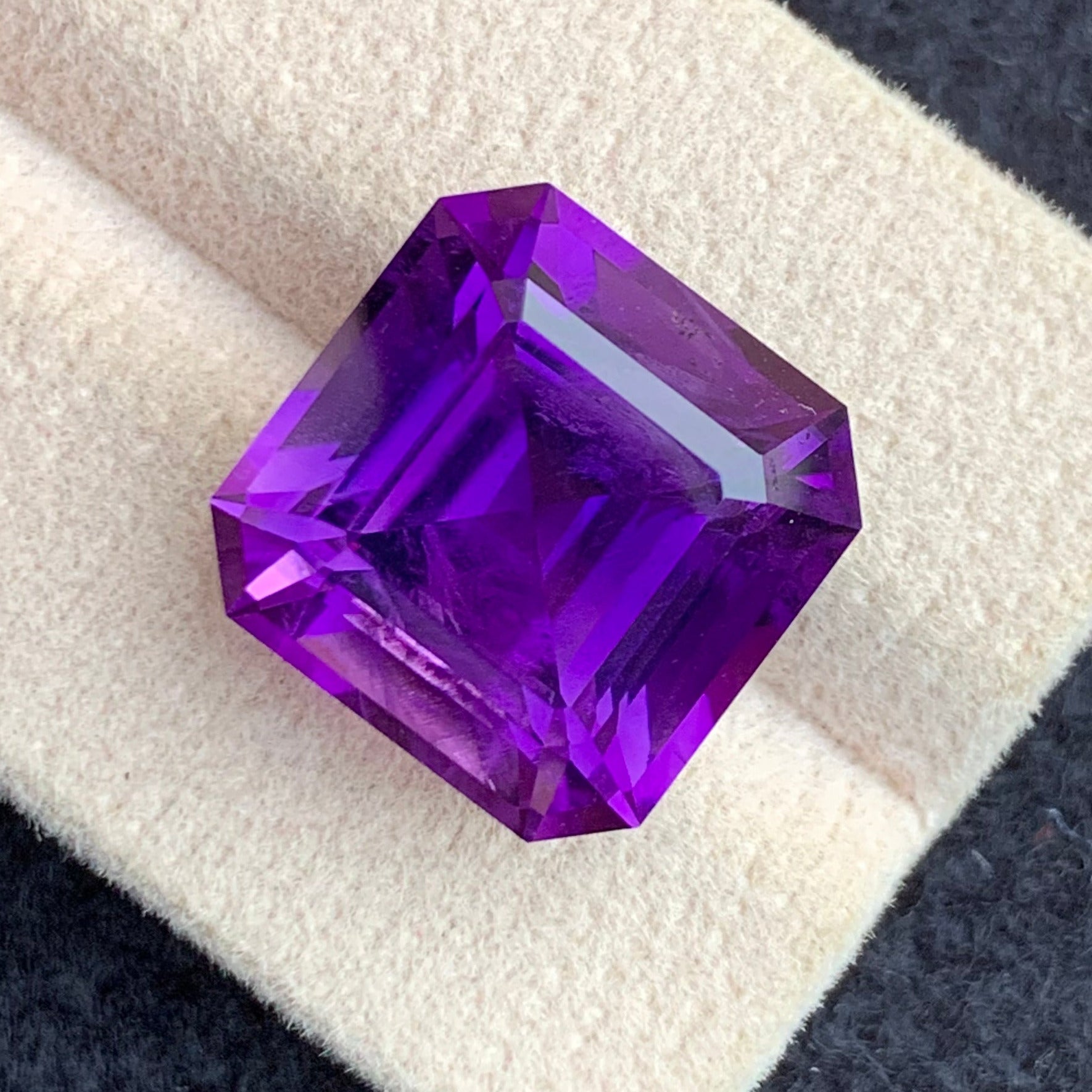 Pink purple amethyst step cut gemstone
SI clarity amethyst 15.05 ct