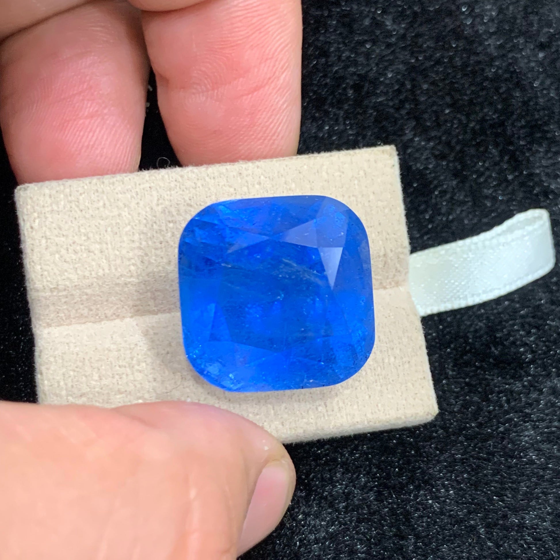 Hot Blue Aquamarine ring
Hot Blue Aquamarine pendant
Hot Blue Aquamarine rare size
Hot Blue Aquamarine big size