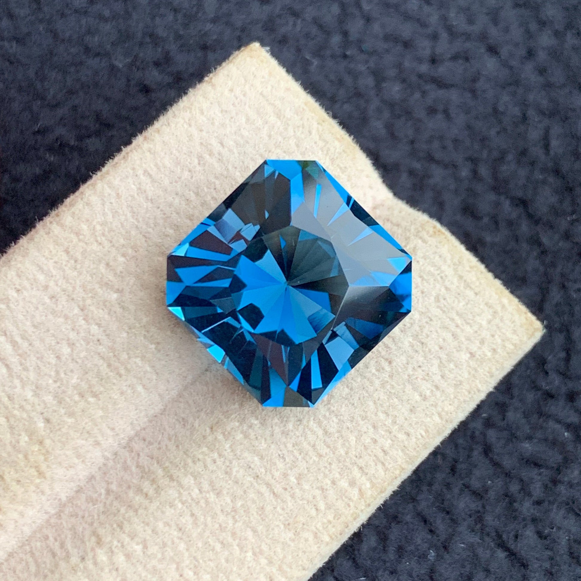 London blue topaz gemstone for custom jewelry design
elegant blue topaz gemstone Asscher cut detail